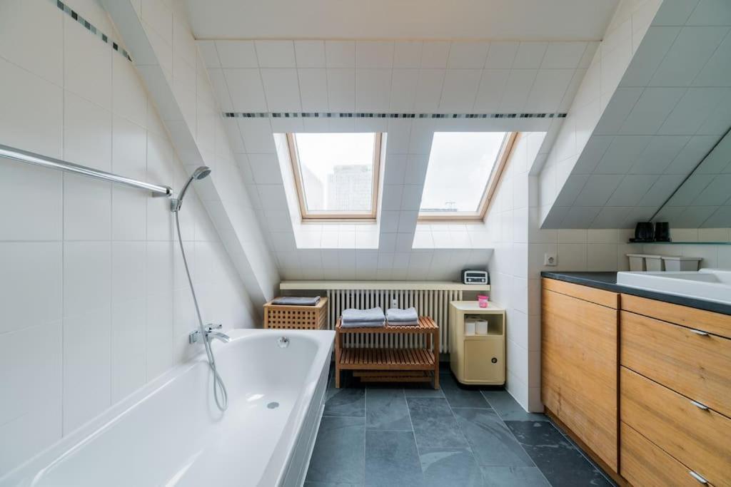 Ruhige Dachwohnung Mit Terrasse Mitte - Spacious Modern Rooftop Loft In Mitte Berlijn
