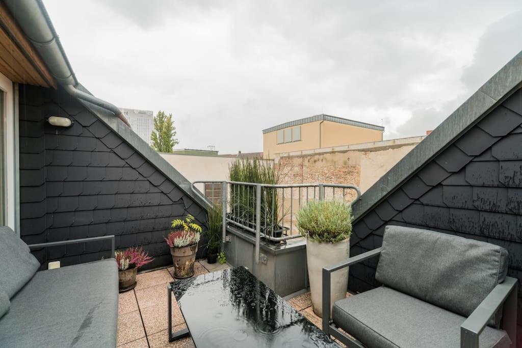 Ruhige Dachwohnung Mit Terrasse Mitte - Spacious Modern Rooftop Loft In Mitte Berlijn